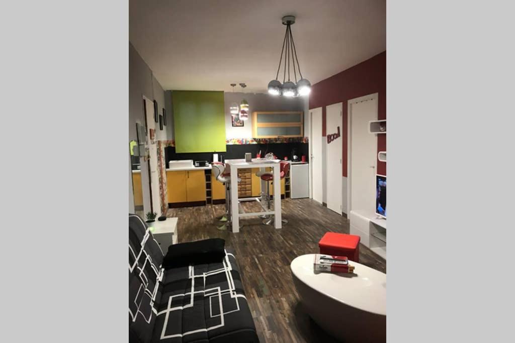 Appartement Style Pop Art Avec Garage Centre Historique بزييه المظهر الخارجي الصورة